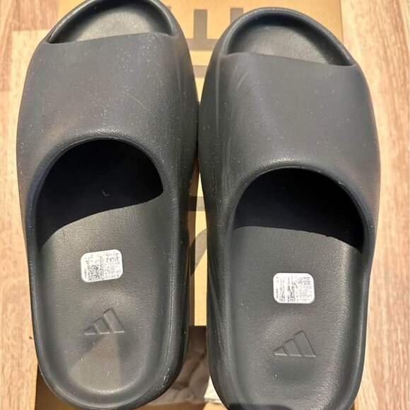 Yeezy slide - Dark Onyx - Picture 2 of 3